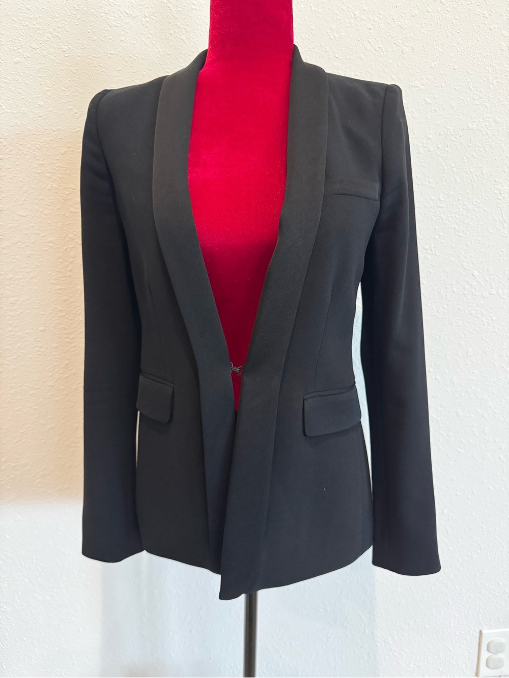 Alice + Olivia Black Open-Front Tailored Blazer